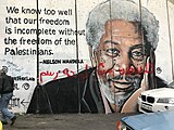 Mural de Morgan Freeman con una cita de Nelson Mandela