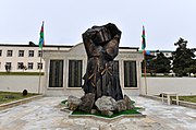 Монумент «Железный кулак», символизирующий победу азербайджанской армии во Второй Карабахской войне, 2021 год