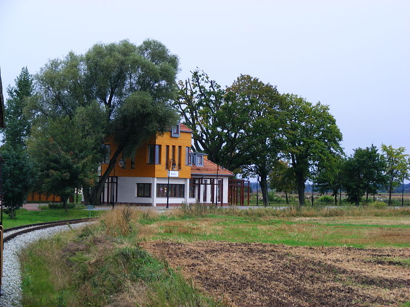 File:Śliwin train station 2014 bk03.jpg