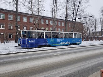 Tram 4 on Napolnaya St Tramvai No.  4 v Irkutske na Napol'noi ulitse (ianvar' 2018).jpg