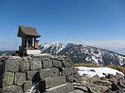Puncak di Gunung Neko dengan pemandangan Gunung Azumaya