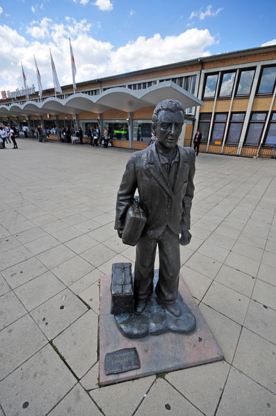 File:12-06-22-wob-bahnhof-09.jpg