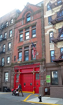 The quarters of Engine 74, located in the Upper West Side, Manhattan 120 W83 Engine 74 jeh.jpg