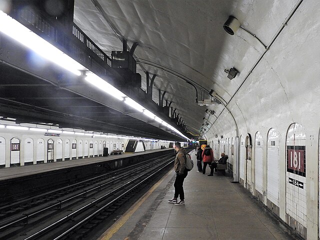 The tracks and platforms at 181st Street station in November 2017