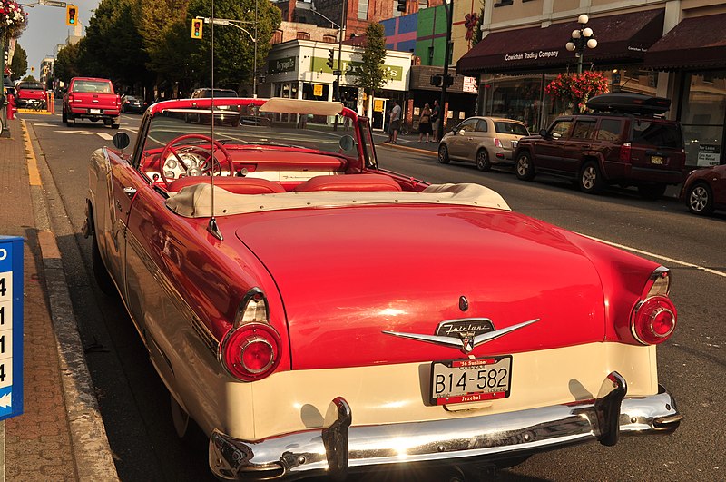 File:1956 Ford Fairlane Sunliner convertible in Victoria, BC 03 (19905648483).jpg