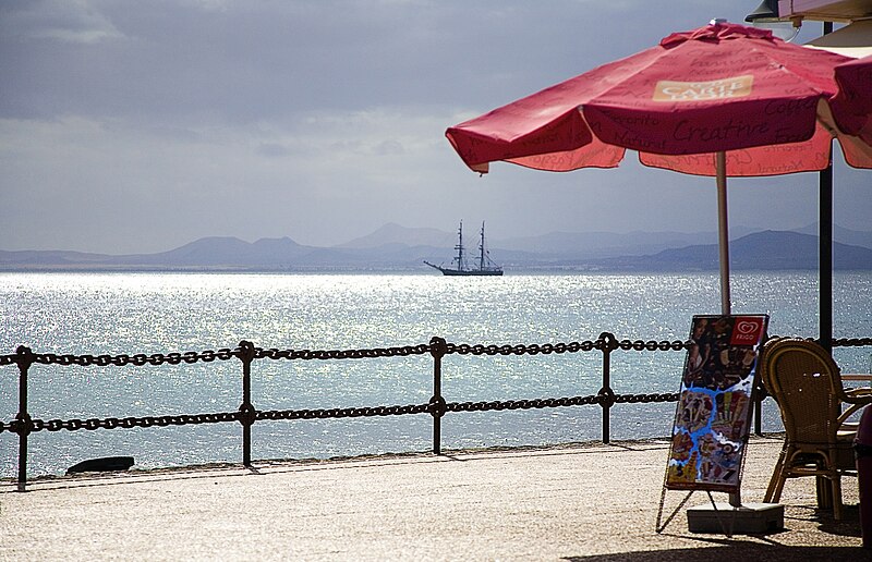 File:2008-12-16Lanzarote PlayaBlanca.jpg