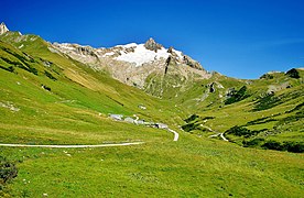 À droite le col de la Seigne, sous l’aiguille des Glaciers.