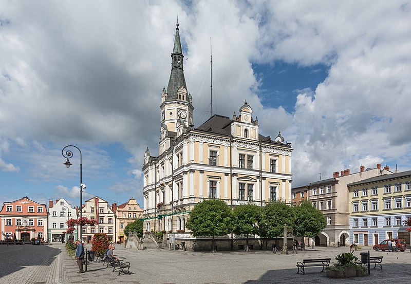 File:2016 Ratusz w Lądku-Zdroju.jpg