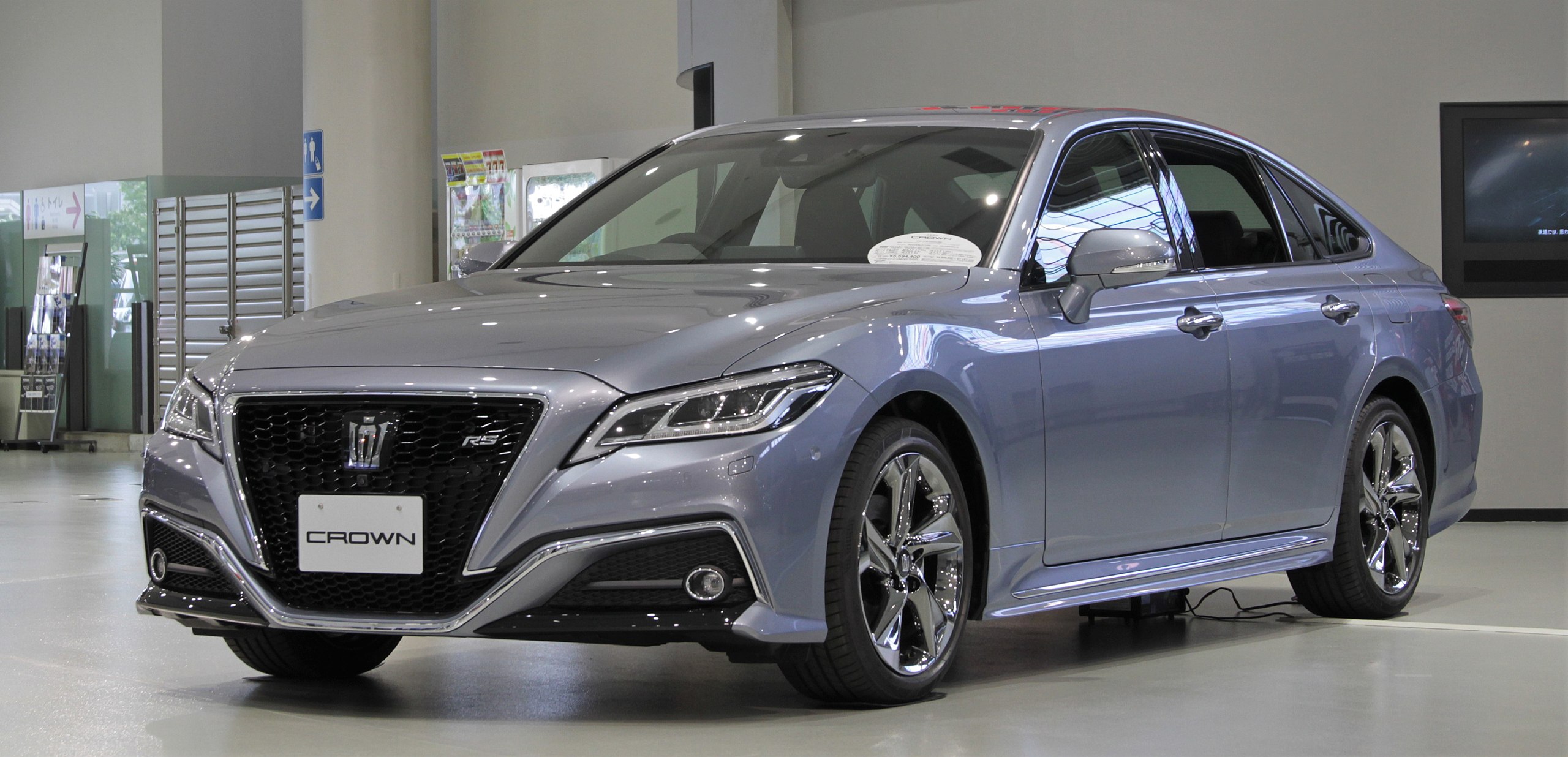 2018 Toyota Crown 2.0 RS.jpg