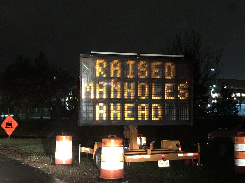 File:2019-10-30 19 14 32 Mobile variable-message sign displaying "Raised Manholes Ahead" along southbound New Jersey State Route 31 (Pennington Road) at Bull Run Road in Ewing Township, Mercer County, New Jersey.jpg