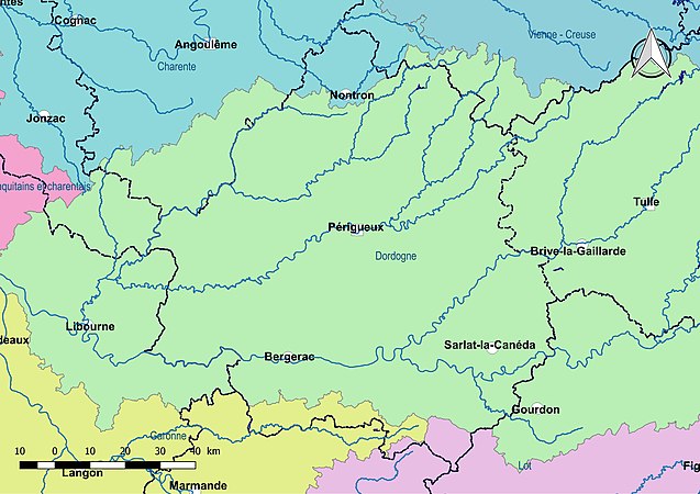 Le département est découpé en quatre sous-bassins administratifs. Du nord au sud, « Charente », « Dordogne », ainsi que « Garonne » et « Lot » (au sud, de gauche à droite).