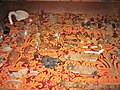Tessons et objets divers trouvés lors des fouilles menées au manoir de Menguionnet.
