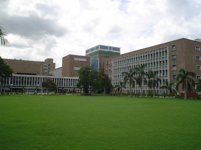 AIIMS central lawn.jpg