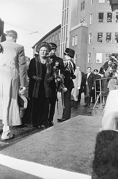 File:Aankomst koningin Juliana en prins Bernhard, Bestanddeelnr 919-9649.jpg