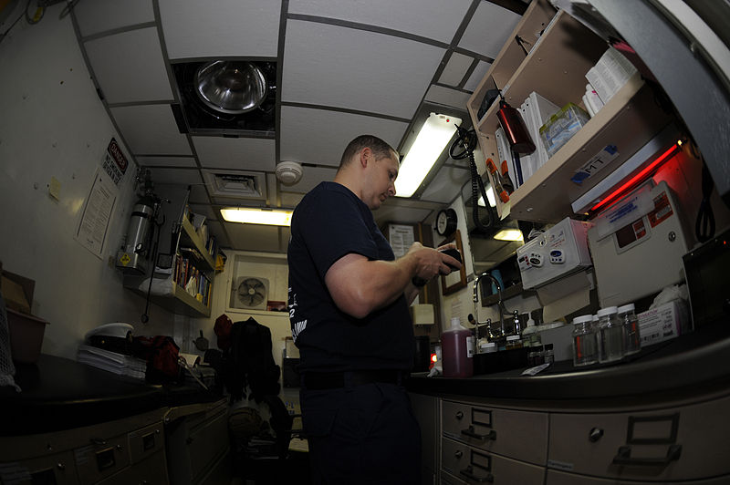 File:Aboard the U.S. Coast Guard Cutter Legare DVIDS188662.jpg