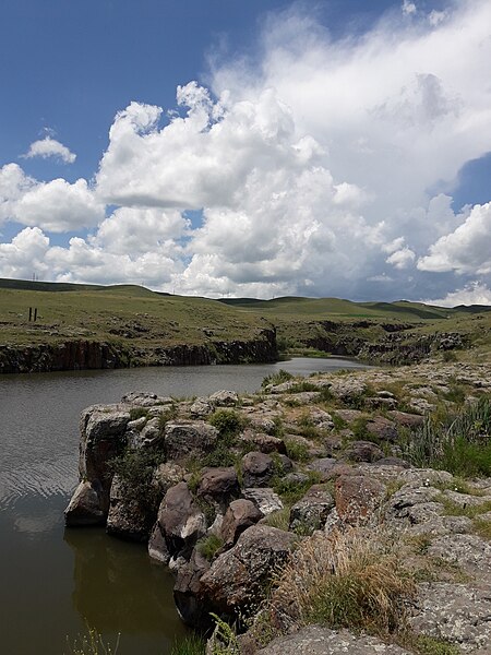 File:Akhuryan River 3.jpg