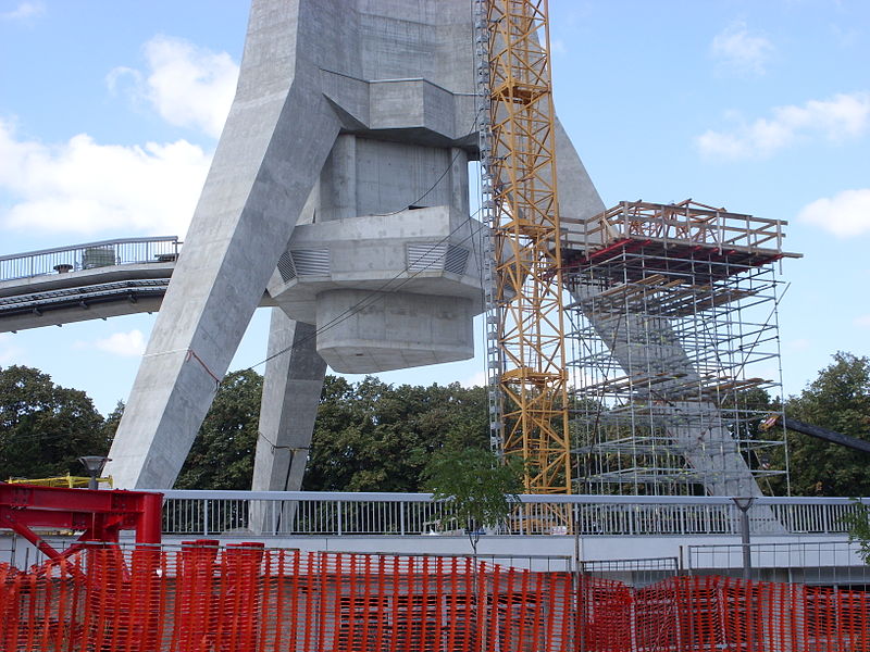 File:Avala Tower Construction 3.JPG