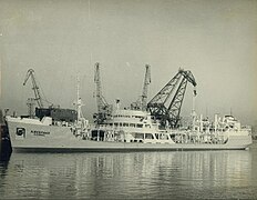 Корабът „Джебраил“ на ремонт