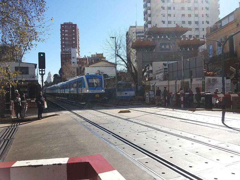 File:Barrio Chino y vías del Mitre 02.jpg