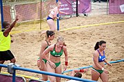 Deutsch: Beachhandball bei den Olympischen Jugendspielen 2018; Tag 6, 12. Oktober 2018; Mädchen, Hauptrundenspiel – Ungarn-Niederlande 2:1 English: Beach handball at the 2018 Summer Youth Olympics at 12 October 2018 – Girls Main Round – Hungary-Netherlands 2:1