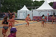 Deutsch: Beachhandball bei den Olympischen Jugendspielen 2018; Tag 5, 10. November 2018; Mädchen, Hauptrunde - Ungarn-Paraguay 2:0 English: Beach handball at the 2018 Summer Youth Olympics at 11 October 2018 – Girls Main Round – Hungary-Paraguay 2:0