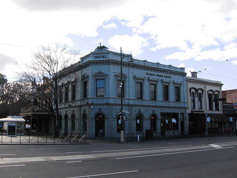 File:BendigoBlackSwanHotel.JPG