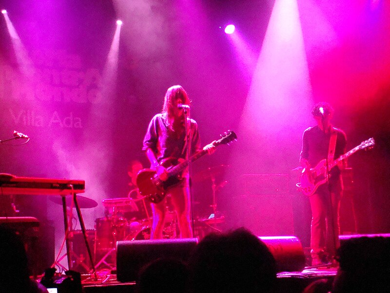 File:Blonde Redhead (731273190).jpg