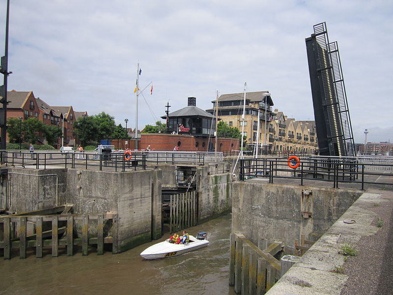 File:Boat exiting Brunswick Lock (1).jpg - Wikimedia Commons