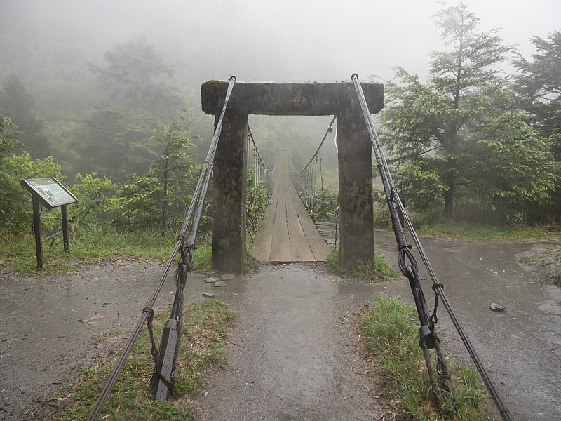 File:Bridge on the way to Tianchi Lodge from Yunhai Line Station.jpg