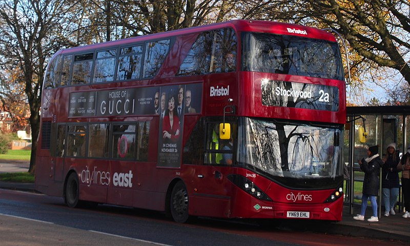 File:Bristol Westbury Road - First 39435 (YN69EHL).JPG