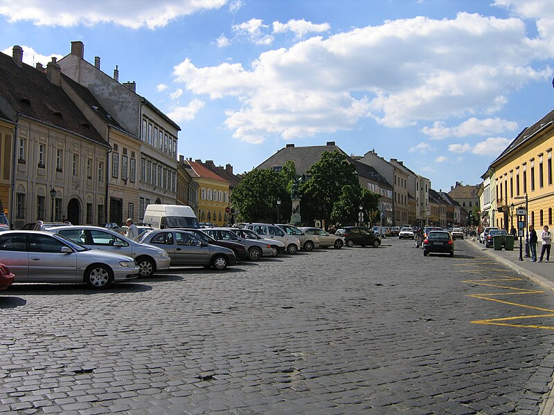 File:Budapest, I. Dísz Sq., 8, 10, 12 (left) and Honved statue.jpg