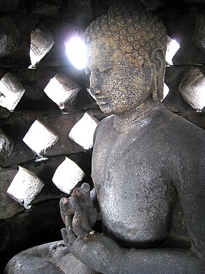 Mitos Kunto Bimo melibatkan arca Buddha di dalam stupa berongga belah ketupat di Candi Borobudur, Jawa Tengah, Indonesia.