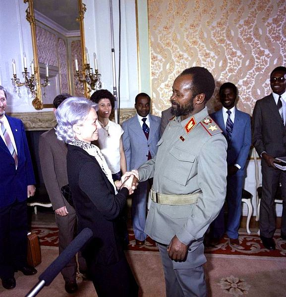 File:Bundesarchiv Bild 183-1983-0303-423, Berlin, Margot Honecker, Samora Moises Machel.jpg