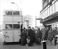 Bus-Haltestelle auf dem Alexanderplatz, April 1963