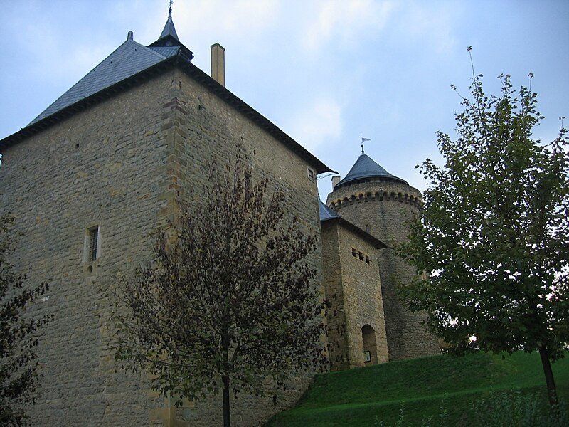 File:Burg Malbrouck.JPG