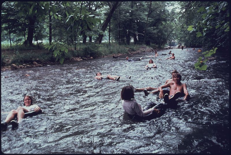 File:CHATTAHOOCHEE RIVER AT HELEN IS A POPULAR SPOT TO BEGIN INNER TUBE FLOAT EXCURSIONS. THESE YOUTHS ARE PART OF A GROUP... - NARA - 557740.jpg