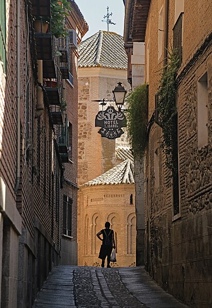 File:Calle Santa Isabel in Toledo. Spain.jpg