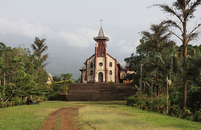 File:Cam0771 Eglise Bonjongo.jpg