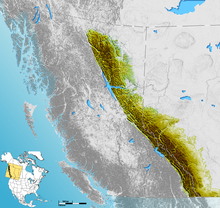 Carte topographique des Rocheuses canadiennes bordées à l'est par un ensemble de contreforts.