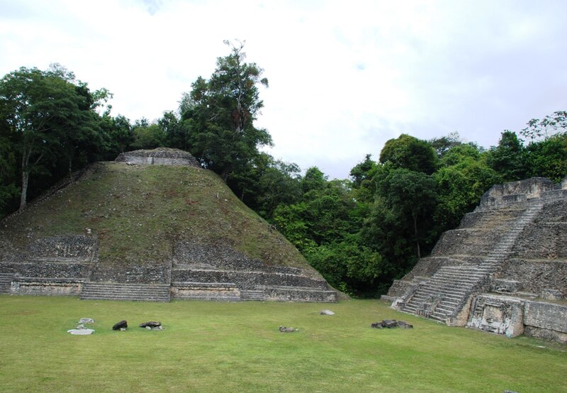 File:Caracol Plaza A.JPG