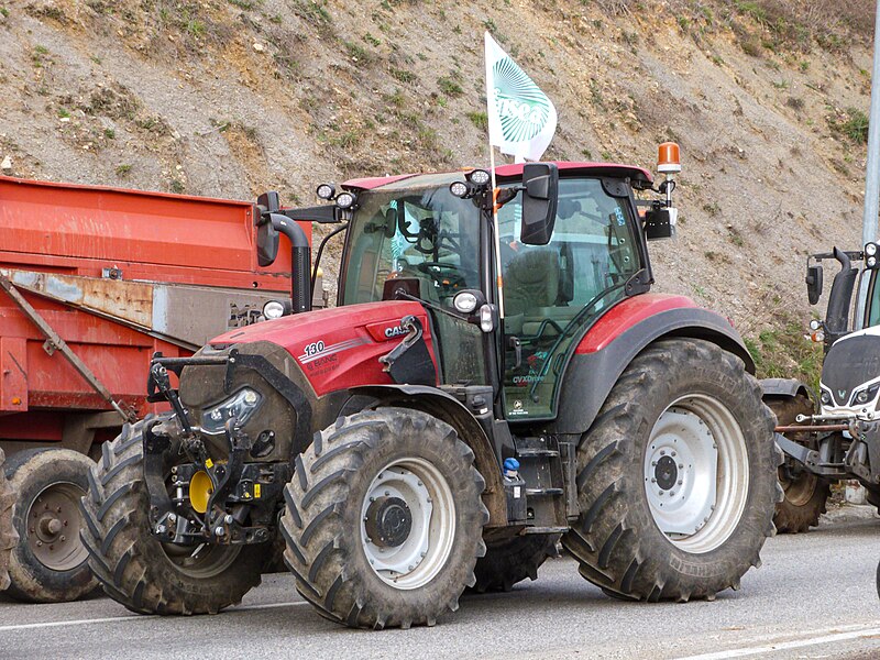 File:Case 130 manifestation agriculteurs Saint-Etienne-de-Fontbellon janvier 2024.jpg