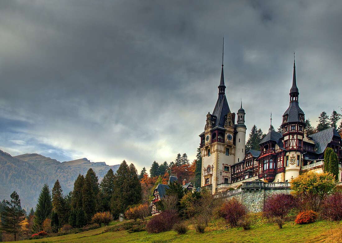 File:Castelul Peles, Sinaia - Vedere panoramica.jpg