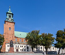 Bazylika Prymasowska Wniebowzięcia Najświętszej Maryi Panny W Gnieźnie: Historia, Architektura, Otoczenie i wygląd zewnętrzny