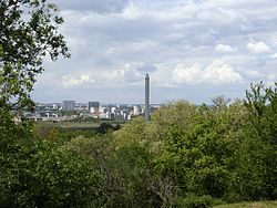 image de la cheminée sur l'ile du Ramier et les quartiers sud