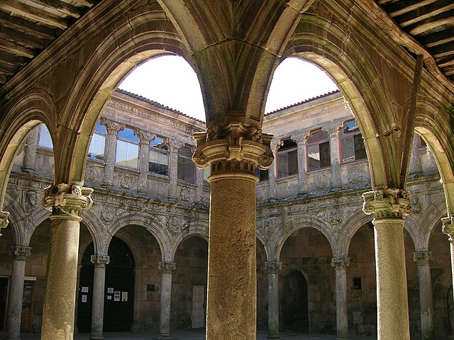 Claustro da portaria. Mosteiro de Montederramo