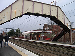 Clydebank railway station in 2007.jpg