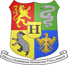 Coat of arms Hogwart with motto.svg