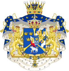 Las antiguas armas del rey Carlos XVI Gustavo de Suecia como príncipe heredero, con un manto azul que refleja el manto principesco sueco.