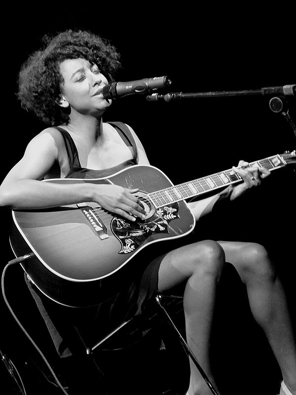 Bailey Rae performing live at the V Festival in August 2007