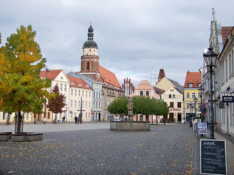 File:Cottbus Altmarkt Nikolaikirche.jpg